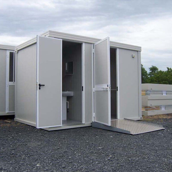BLOC SANITAIRE PMR NEUF AVEC WC PMR, LAVABO PMR, WC STANDARD ET LAVE-MAINS